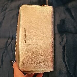 Just the wallet! It is a NWOT Givenchy 7.5" zip around wallet. Purse is not inc.